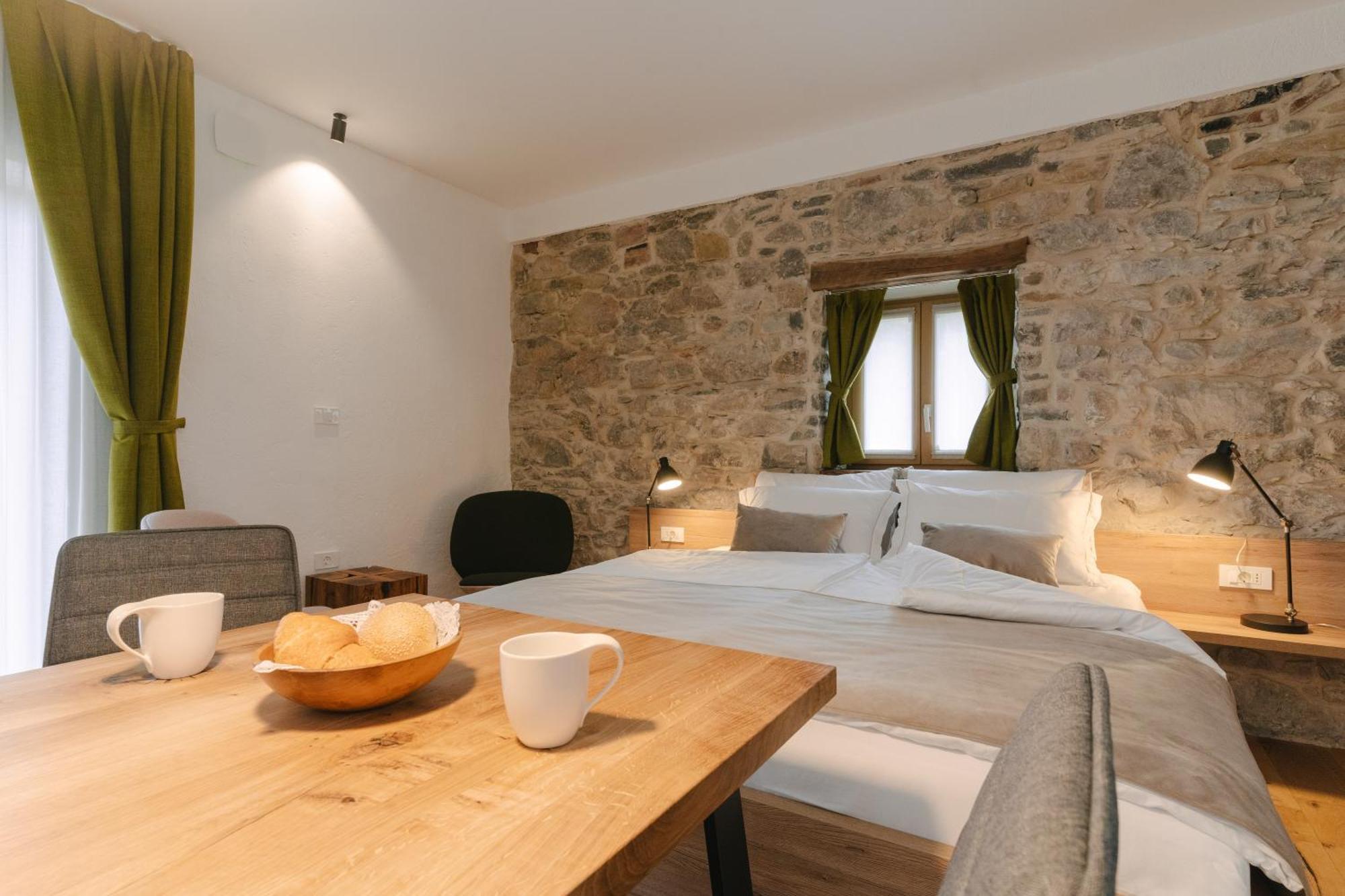 Pira Hotel Postojna Dış mekan fotoğraf